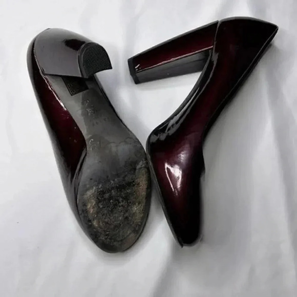 Theory patent leather size 38 1/2 burgundy heels - Picture 4 of 5